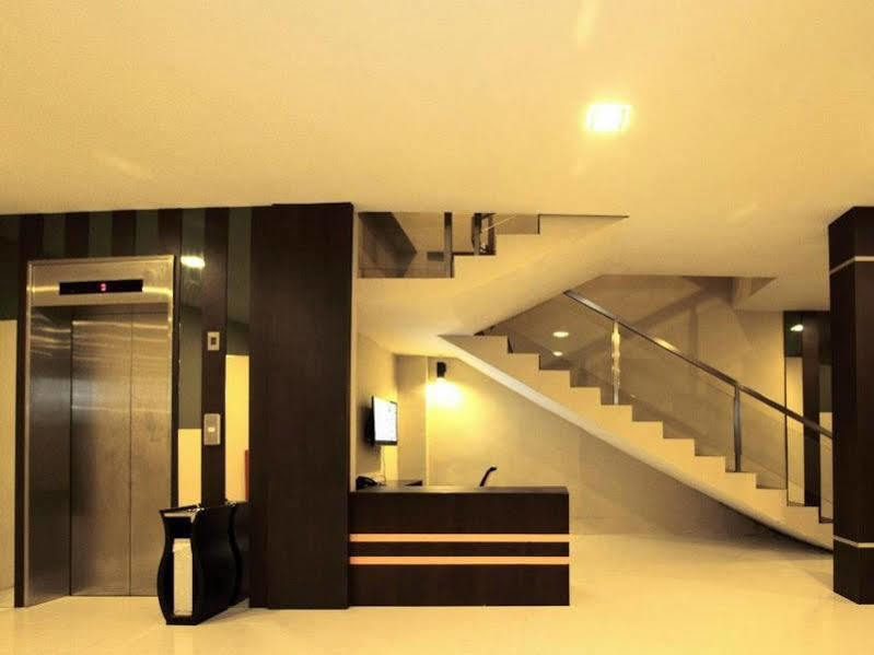 Nagoya One Hotel Batam Exteriör bild