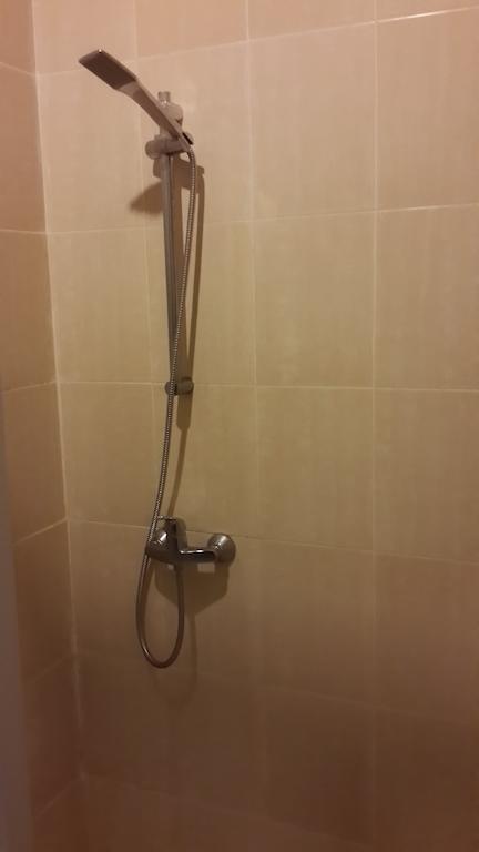 Nagoya One Hotel Batam Rum bild